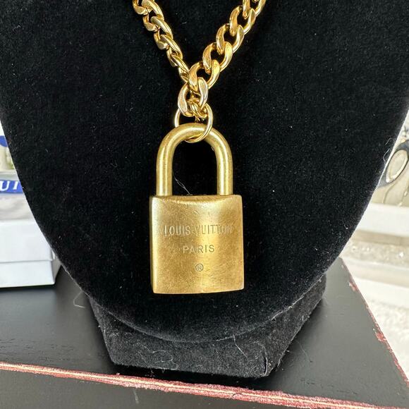 Louis Vuitton vintage Lock Pendant #215 on a chain necklace GREAT GIFT! - Picture 3 of 5